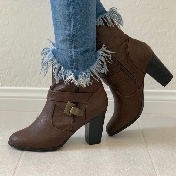 NIB Brown Thick Heel Buckle Metal Detail Boots - Picture 7 of 8